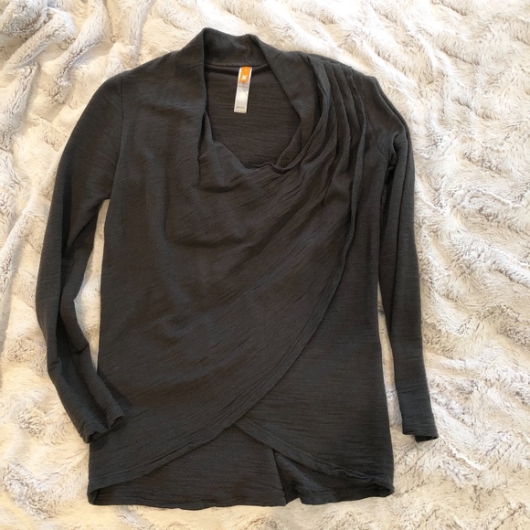 Lucy Tops - Wrap Shirt Long-sleeve pullover